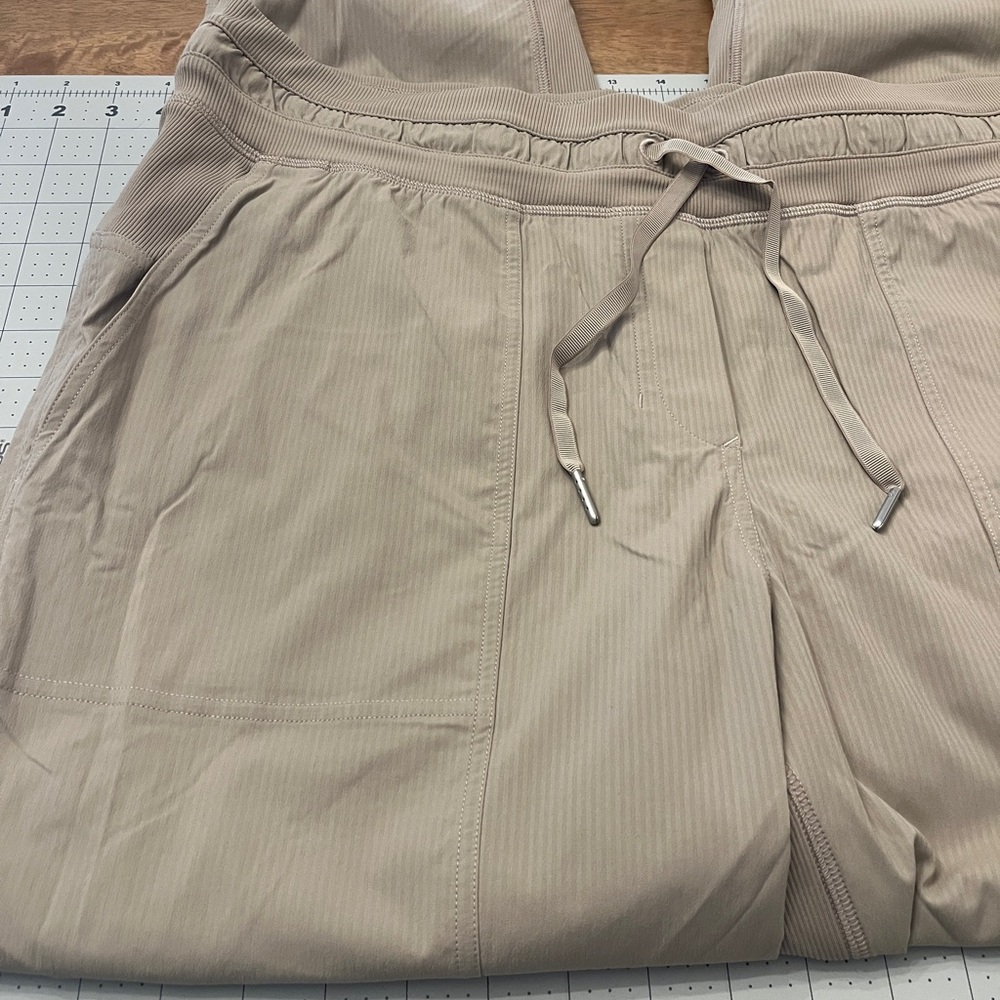 lululemon athletica dance studio mid rise crop pants size 14